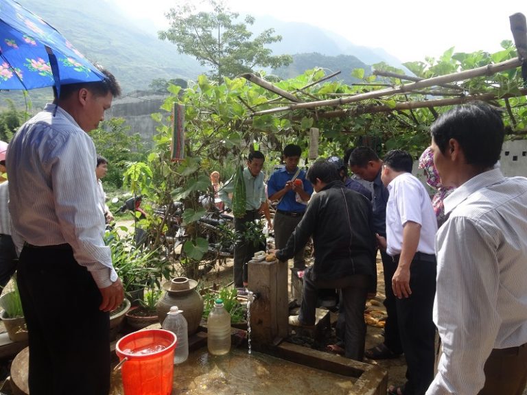 Irish Aid Projects: Visit the demonstration of community-based operation of running water and irrigation works in Ha Giang province