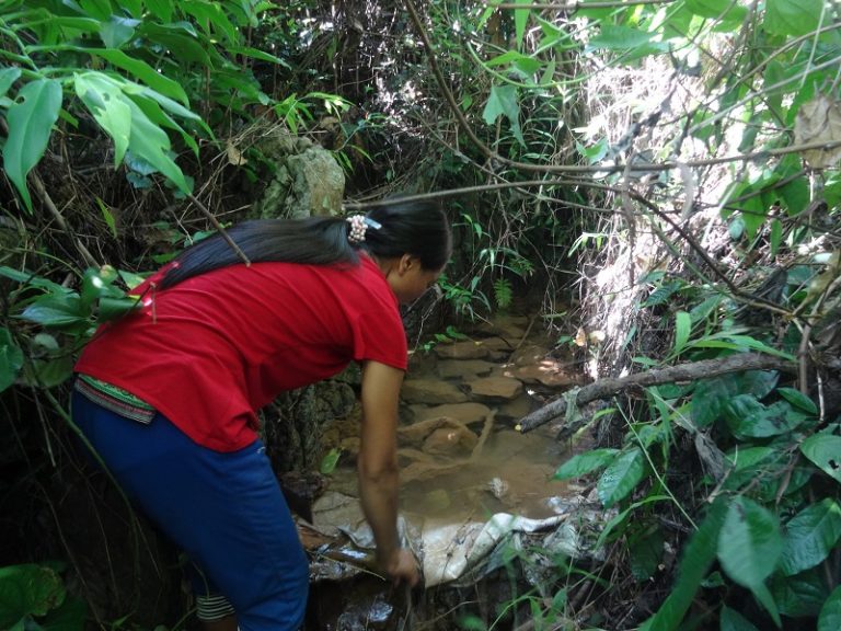 Project funded by Irish Aid: Vo Mai village continues to apply maintenance plan for running water work